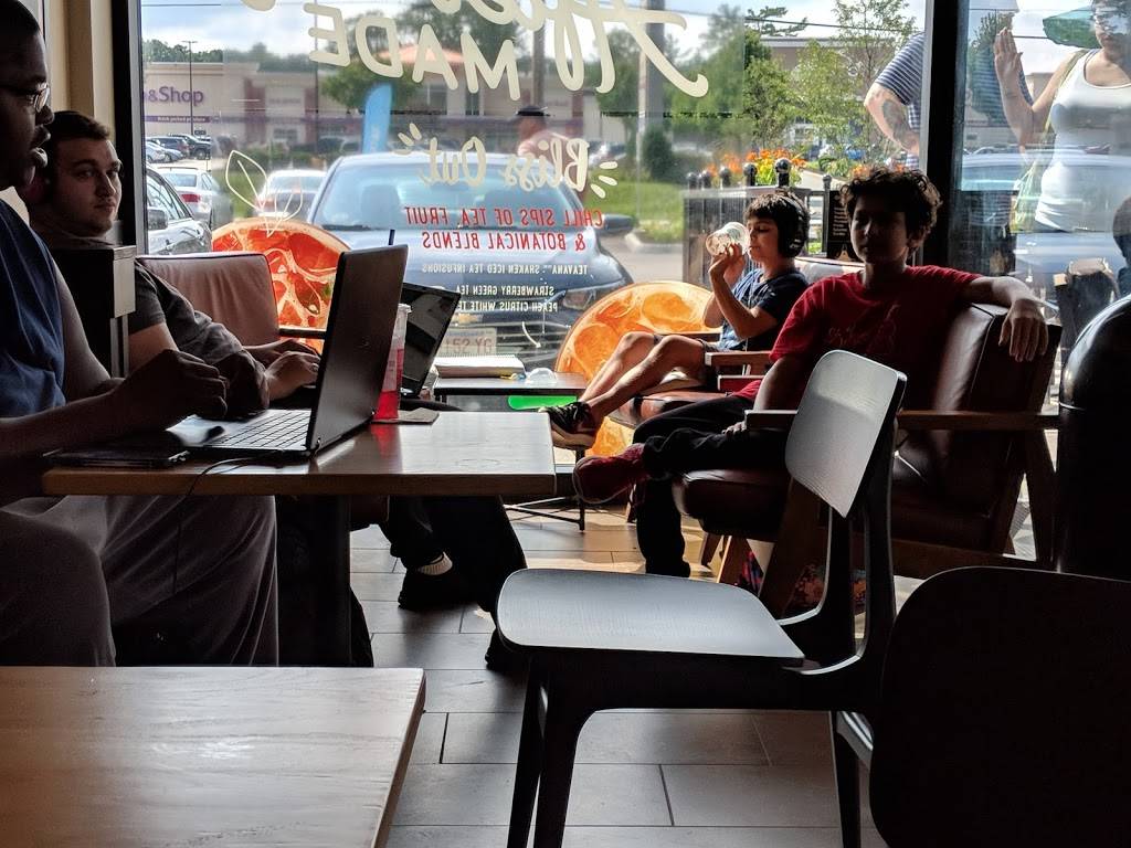 Starbucks | cafe | 228 Washington St Suite 200, Attleboro, MA 02703, USA | 7742038565 OR +1 774-203-8565
