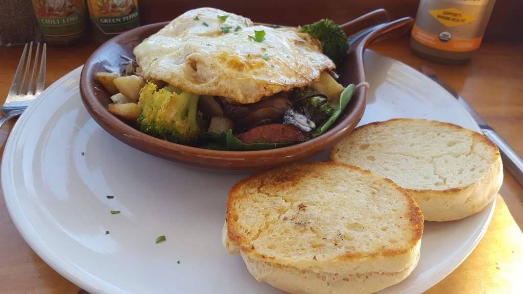 Boynton-McKay Food Co. | restaurant | 30 Main St, Camden, ME 04843, USA | 2072362465 OR +1 207-236-2465