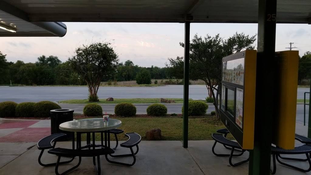 Sonic Drive-In | restaurant | 826 West, US-380, Farmersville, TX 75442, USA | 9727827738 OR +1 972-782-7738