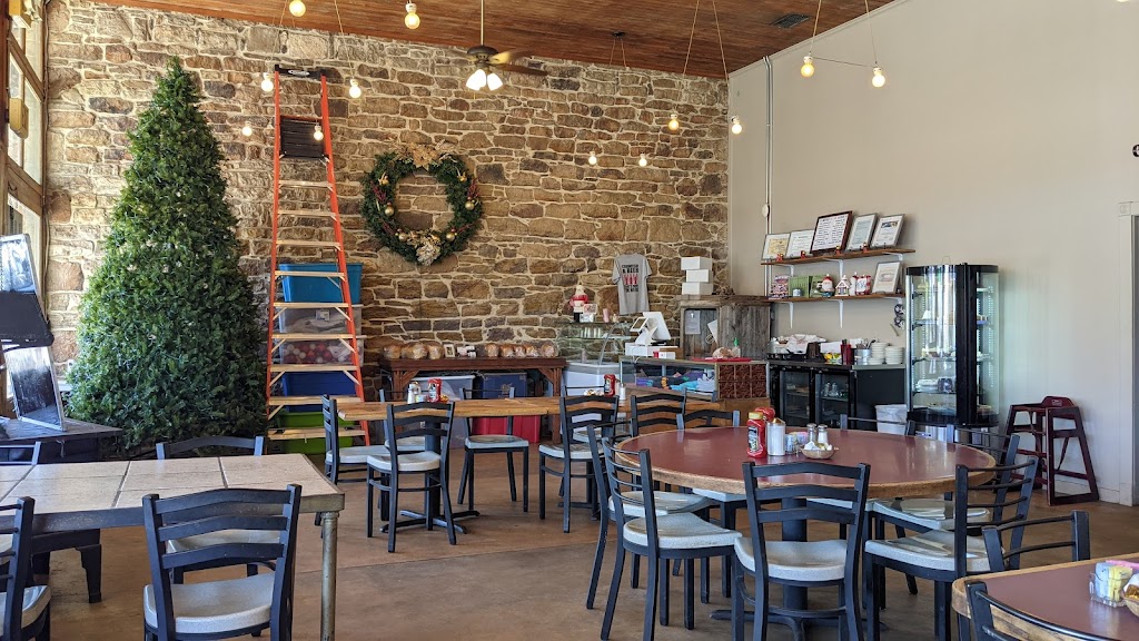 Willow Creek Cafe & Club | restaurant | 106 Fort McKavitt St, Mason, TX 76856, USA | 3253476124 OR +1 325-347-6124