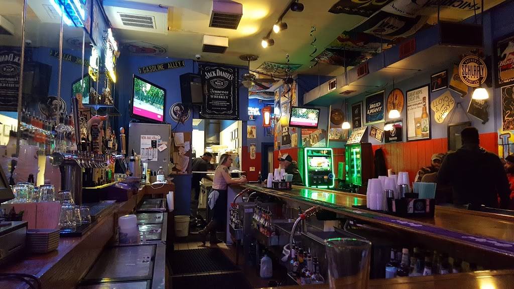 Lloyd & Harrys Bar & Grill | night club | 208 N Main St, St Charles, MO 63301, USA | 6363957860 OR +1 636-395-7860