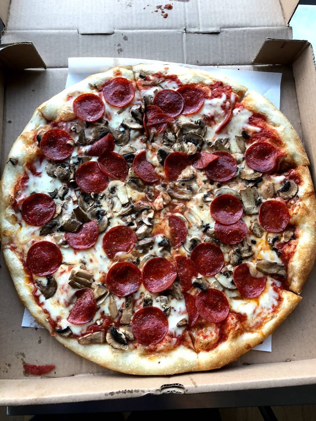 Francescos Pizza | meal delivery | 186 Columbus Ave, New York, NY 10023, USA | 2127210066 OR +1 212-721-0066