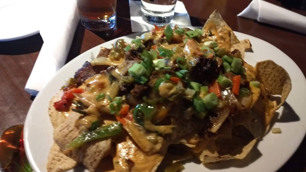 Bar Louie - Belmar | night club | 7111 W Alaska Dr, Lakewood, CO 80226, USA | 7206776500 OR +1 720-677-6500