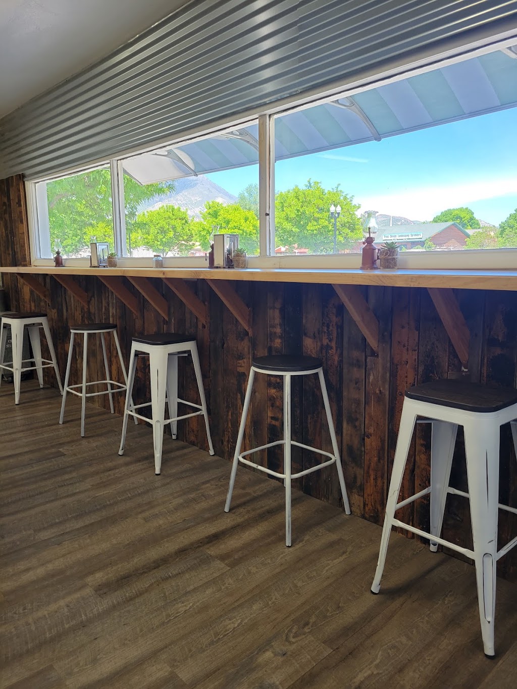 Freshs Homemade Eatery | restaurant | 290 S Main St, Nephi, UT 84648, USA | 4358303754 OR +1 435-830-3754