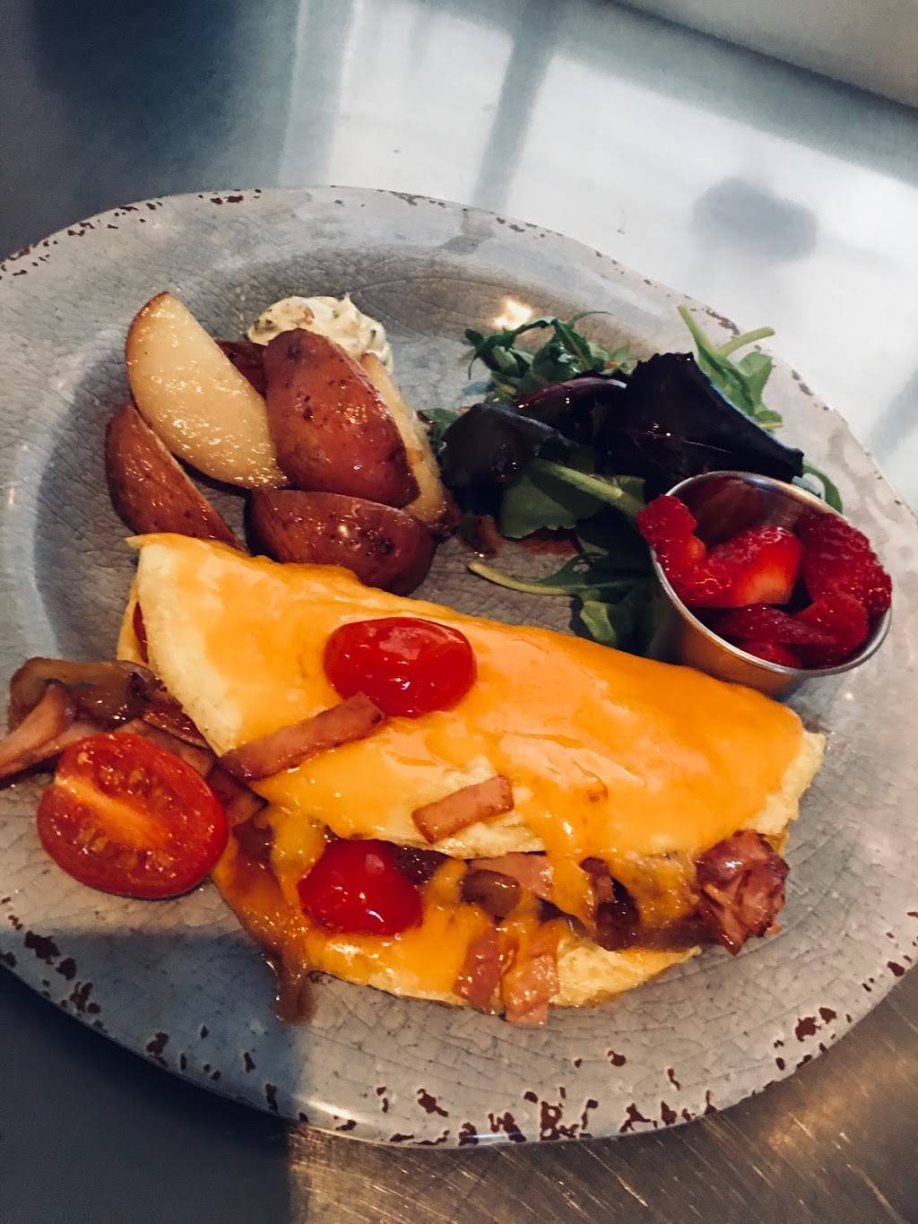 Courtneys House | restaurant | 311 6th St, Templeton, CA 93465, USA | 8054343895 OR +1 805-434-3895