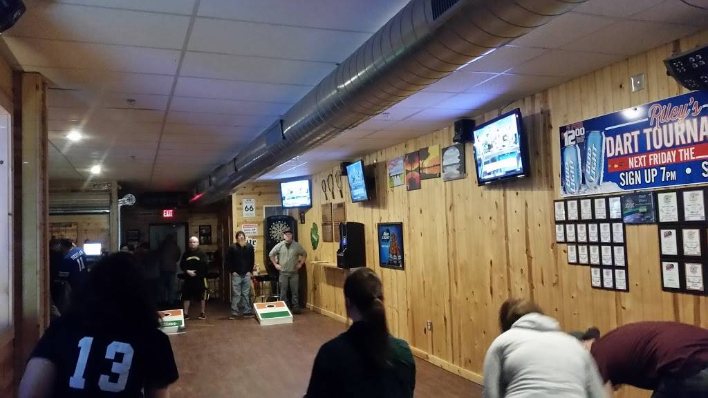 Rileys Sports Bar & Grill | restaurant | 209 W Milwaukee St, Janesville, WI 53548, USA | 6085630410 OR +1 608-563-0410