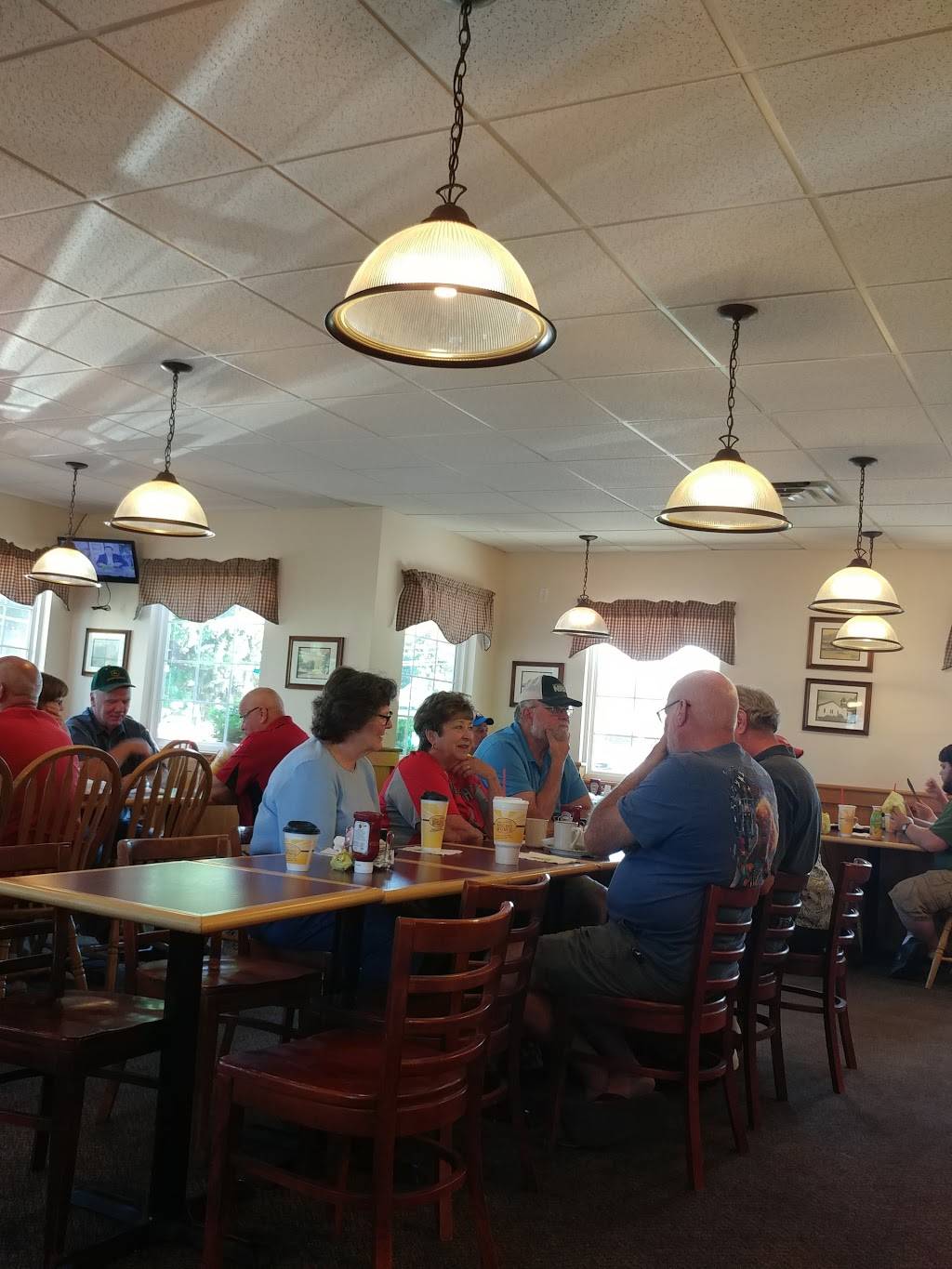 Tudors Biscuit World | restaurant | 1952 2nd St, Mason, WV 25260, USA | 3047736120 OR +1 304-773-6120