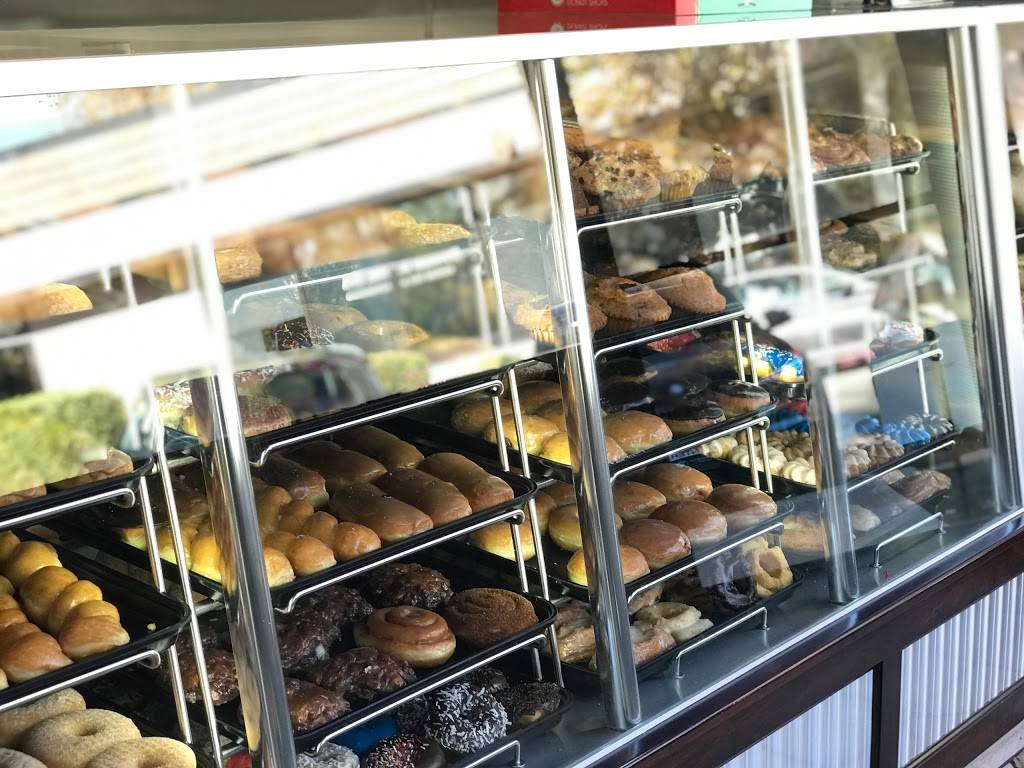 Yum Yum Donuts | cafe | 5833 N Kanan Rd, Agoura Hills, CA 91301, USA | 8187061402 OR +1 818-706-1402