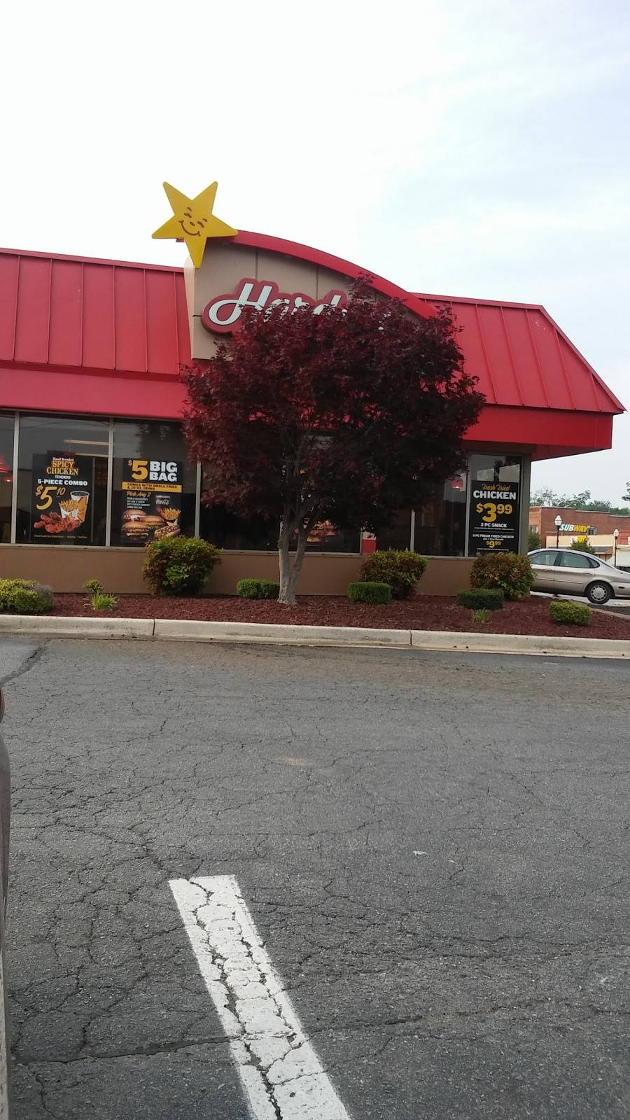 Hardees | restaurant | 230 E 2nd St, Chase City, VA 23924, USA | 4343722009 OR +1 434-372-2009