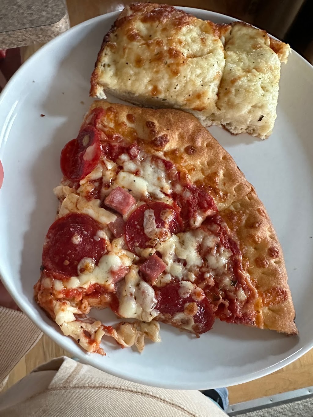 Issas Pizza | restaurant | 530 N Huron St, Ypsilanti, MI 48197, USA | 7349057079 OR +1 734-905-7079