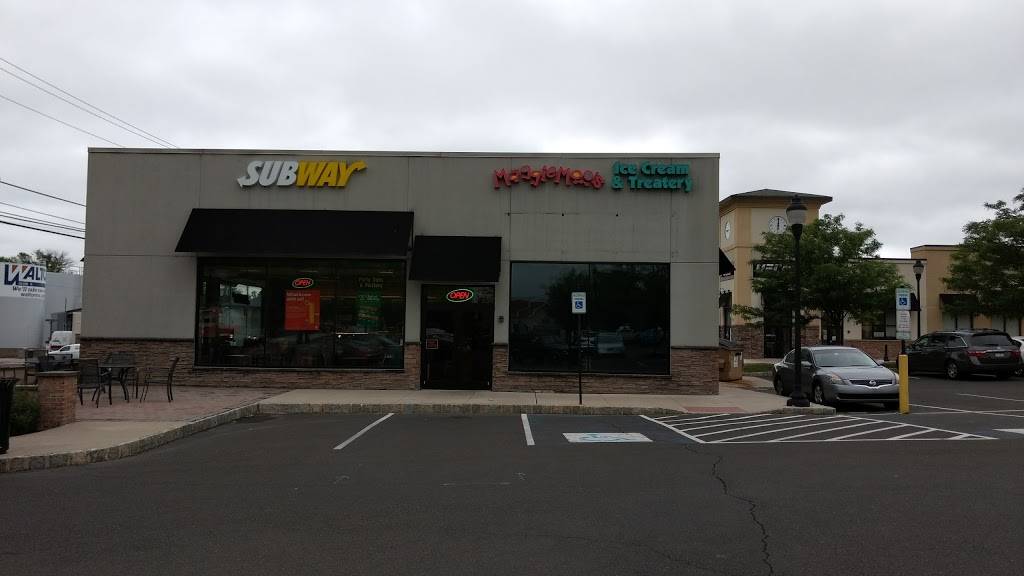Subway Restaurants | restaurant | The Pavillion, 501 S Broad St #13, Lansdale, PA 19446, USA | 2153625778 OR +1 215-362-5778