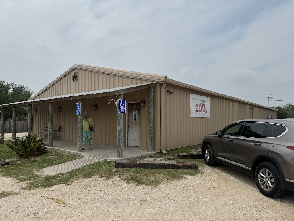 Tuckers BBQ | restaurant | 200 S 16th St, Raymondville, TX 78580, USA | 9566992259 OR +1 956-699-2259
