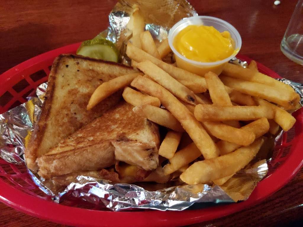 Reds Place | restaurant | 57 Fall St, Seneca Falls, NY 13148, USA | 3155689124 OR +1 315-568-9124