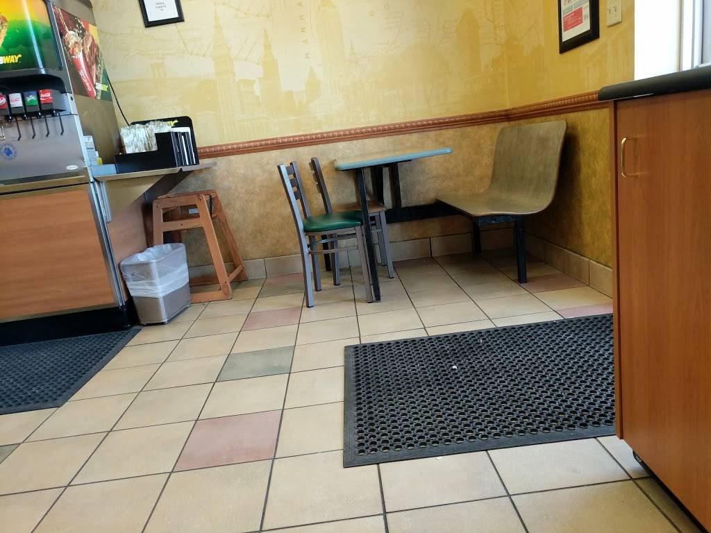 Subway | restaurant | 14696 Montana Ave #100, El Paso, TX 79938, USA | 9159211405 OR +1 915-921-1405