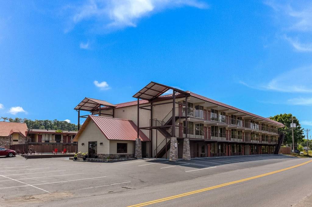 Econo Lodge | restaurant | 121 E Mill Creek Rd, Pigeon Forge, TN 37863, USA | 8653654145 OR +1 865-365-4145