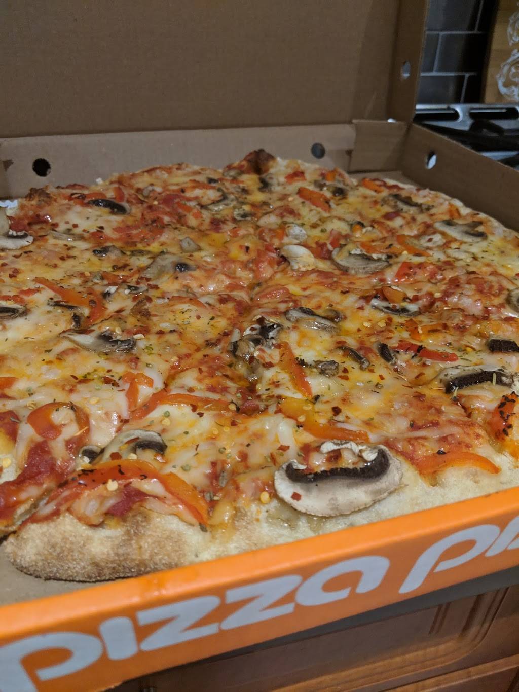 Pizza Pizza | meal delivery | 5777 Main St Unit #6, Whitchurch-Stouffville, ON L4A 2S9, Canada | 4169671111 OR +1 416-967-1111