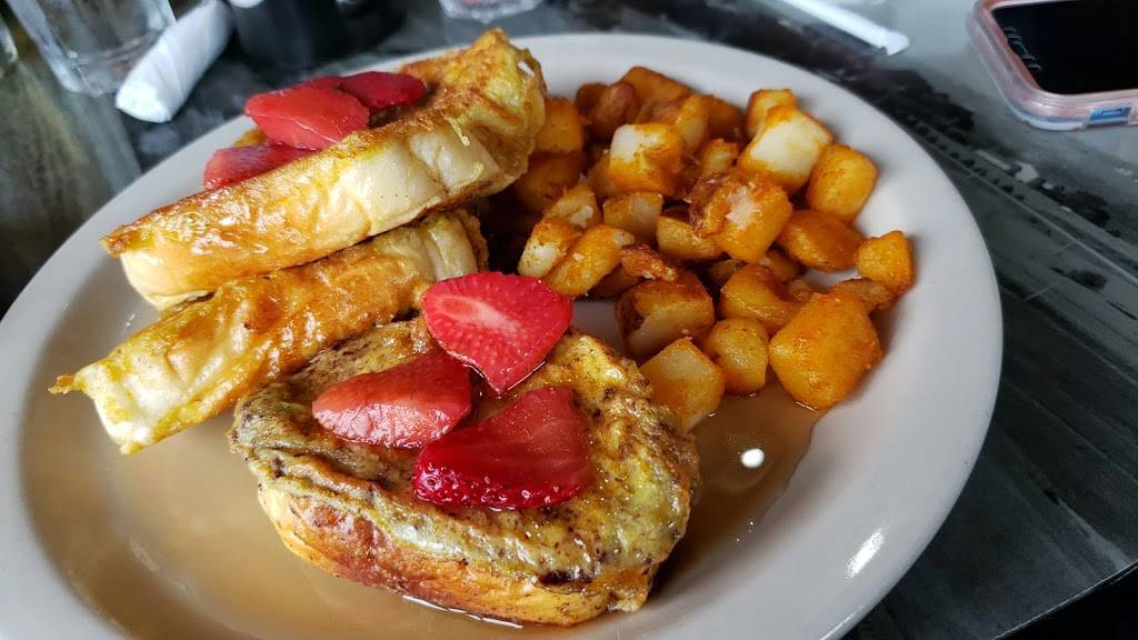 Stellas Cafe & Catering | cafe | 100 N Main St, Stockton, IL 61085, USA | 8159472080 OR +1 815-947-2080