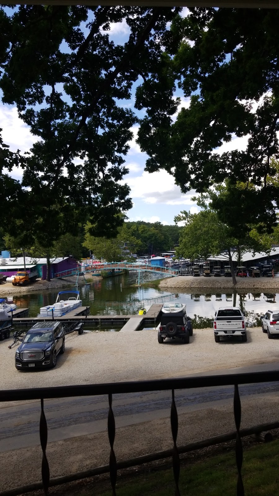 Deer Valley Park | restaurant | 1028 Deer Valley Rd, Sunrise Beach, MO 65079, USA | 5733745277 OR +1 573-374-5277