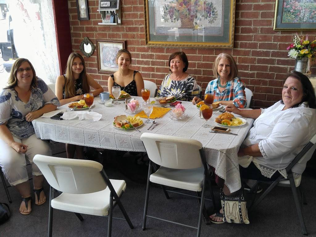 Victorian Lady Tea Room | restaurant | 114 E Market St, Mabank, TX 75147, USA | 9038871837 OR +1 903-887-1837