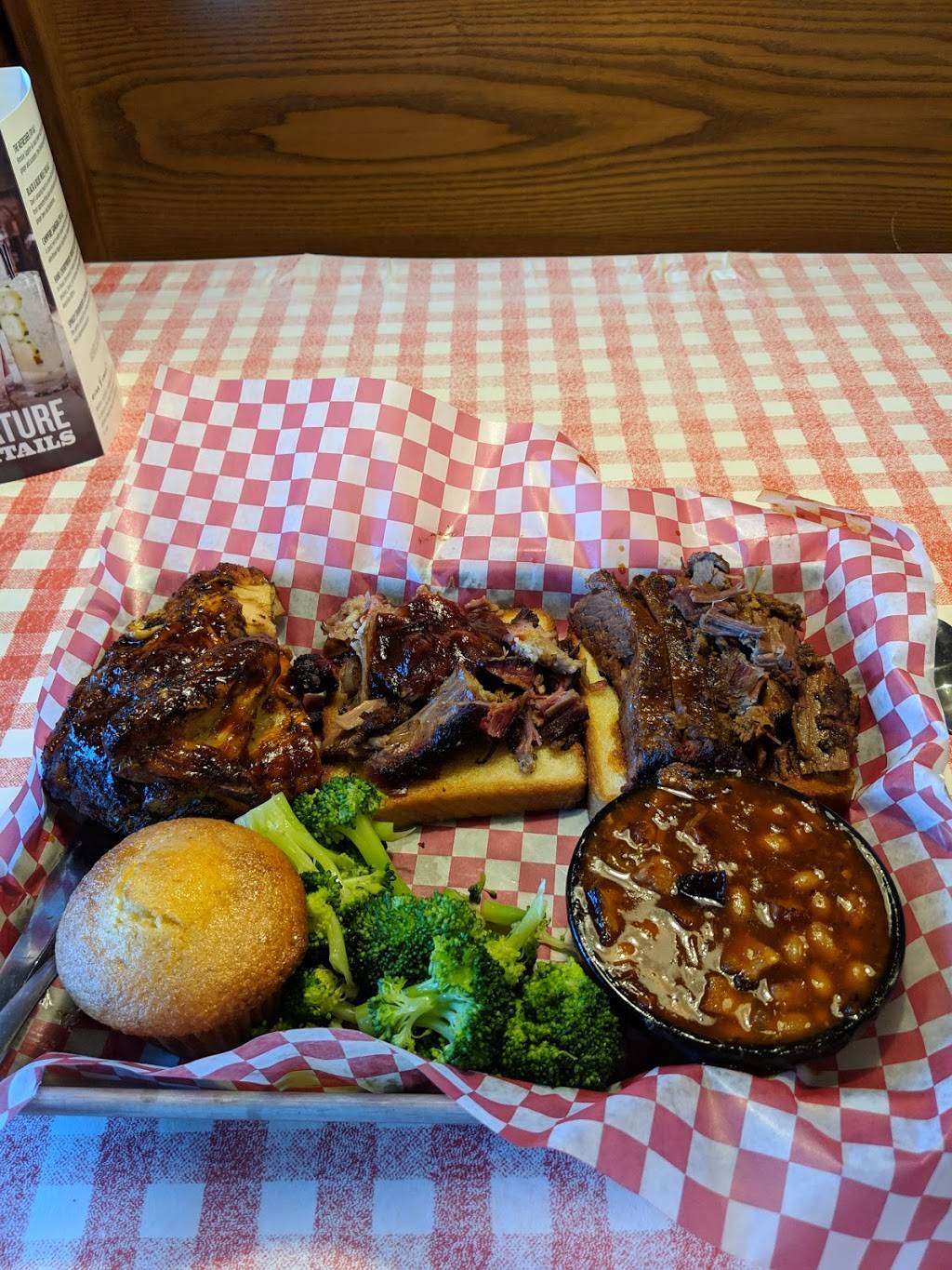 Famous Daves Bar-B-Que | restaurant | 1110 E Kimberly Rd, Davenport, IA 52807, USA | 5633888555 OR +1 563-388-8555