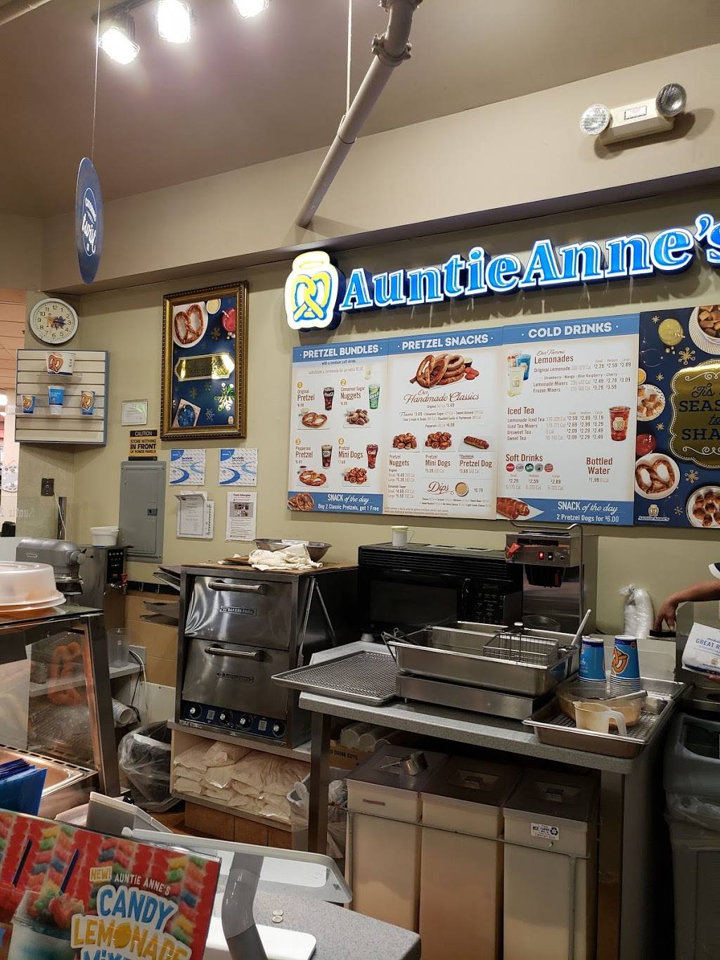 Auntie Annes Pretzels | restaurant | West Milepost 105, Westborough, MA 01581, USA | 5086160079 OR +1 508-616-0079