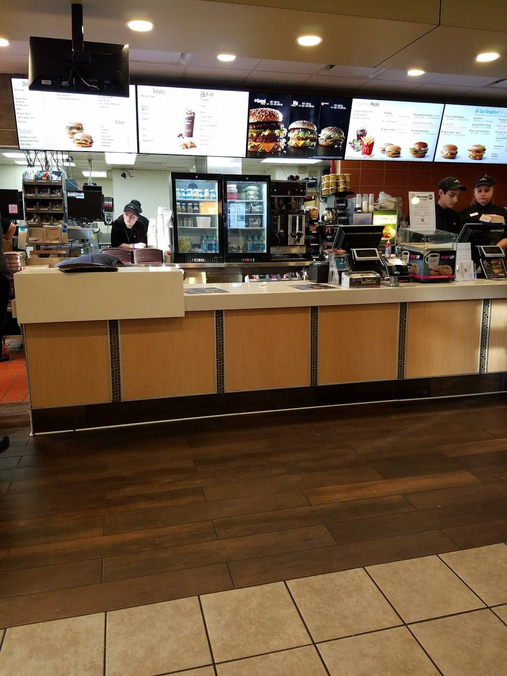 McDonalds | cafe | 880 E Wisconsin Ave, Oconomowoc, WI 53066, USA | 2625676369 OR +1 262-567-6369