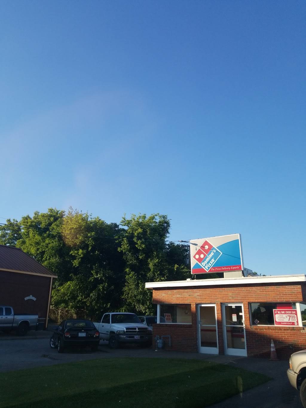 Dominos Pizza | meal delivery | 420 Maple St, Gallatin, TN 37066, USA | 6154523030 OR +1 615-452-3030