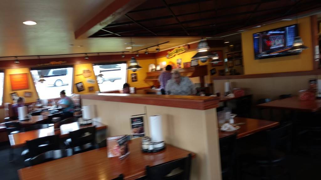 Pizza Hut Meal takeaway 629 N Main St, Crossville, TN 38555, USA