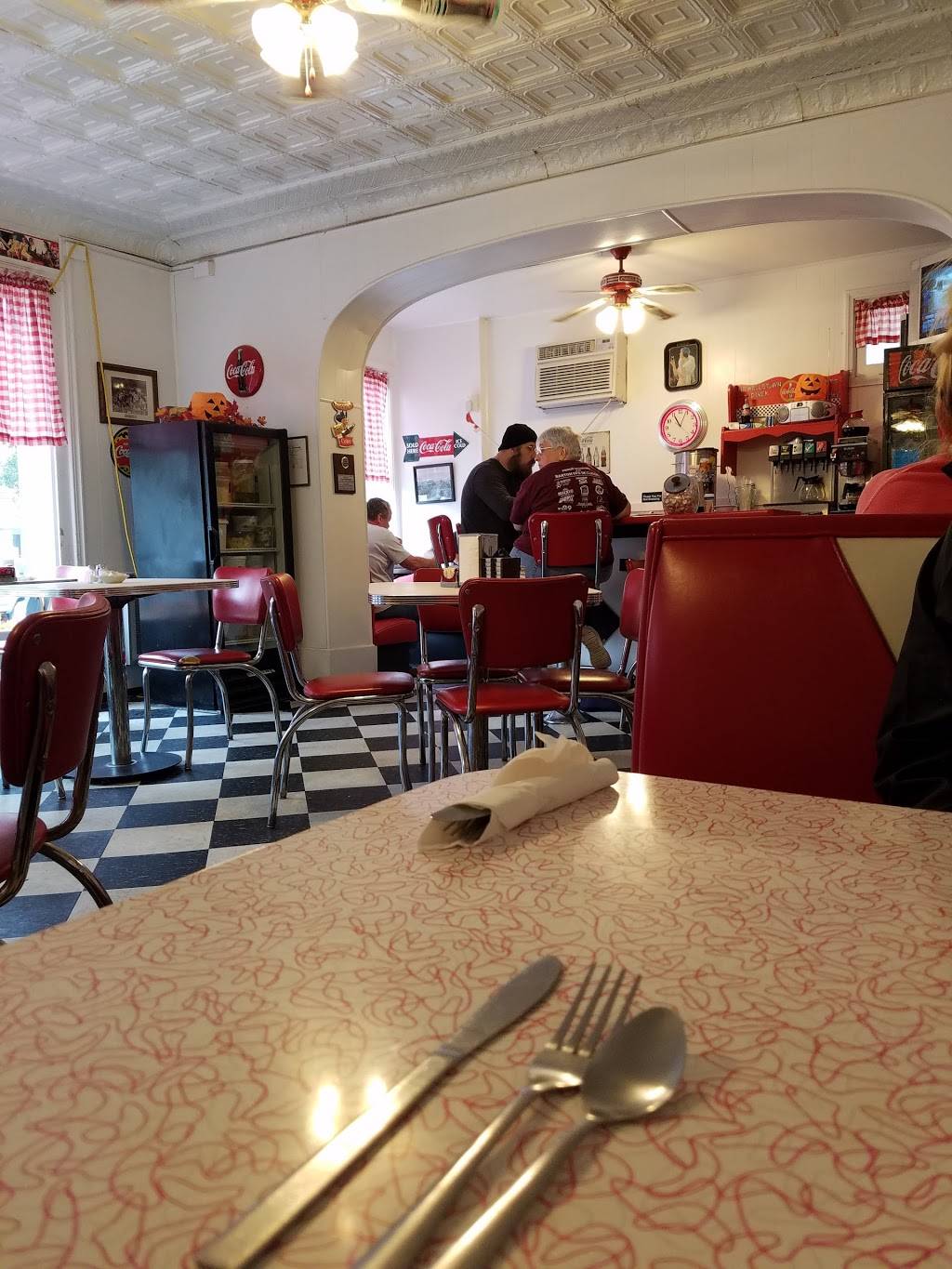 Newellstown Diner | restaurant | 145 W Main St, St Clairsville, OH 43950, USA | 7406951364 OR +1 740-695-1364