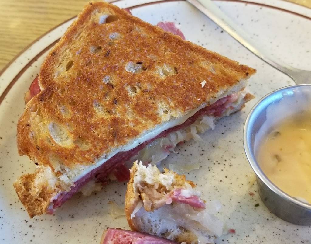 Red Apple | cafe | 1130 Franklin Grove Rd, Dixon, IL 61021, USA | 8152844549 OR +1 815-284-4549