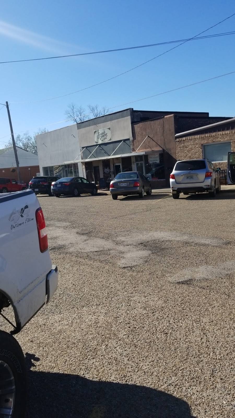 R & As French Quarter Grill | restaurant | 111 S Front St, Ellisville, MS 39437, USA | 6014772246 OR +1 601-477-2246