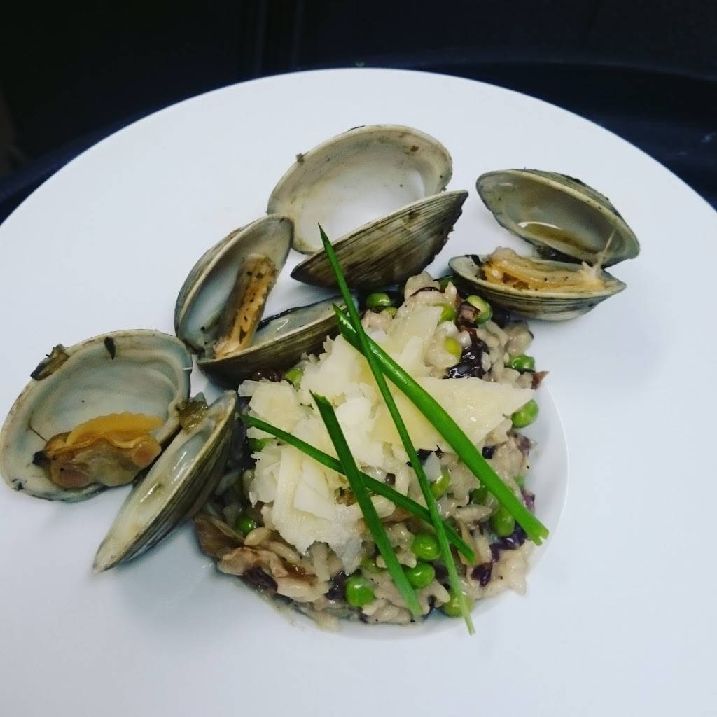 Quintessential Dining and Nightlife | night club | 149 N Main St, St Charles, MO 63301, USA | 6364432211 OR +1 636-443-2211