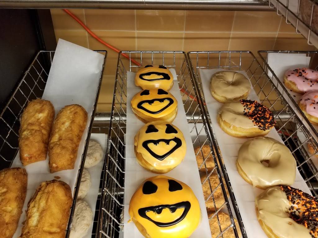 Dunkin | bakery | 621 Metacom Ave, Warren, RI 02885, USA | 4012454892 OR +1 401-245-4892