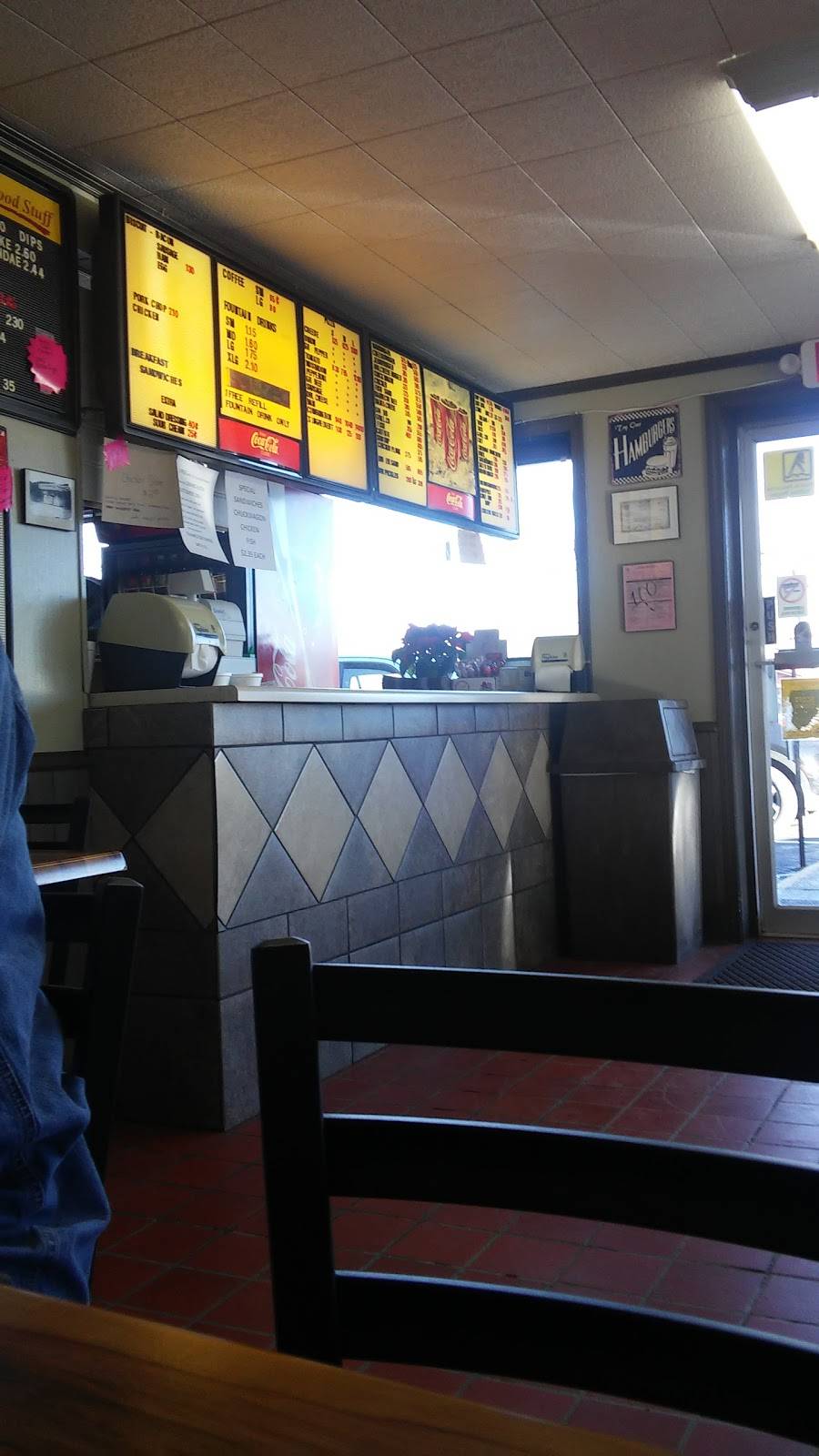 Phillips Drive In | restaurant | 18499 Alberta St, Oneida, TN 37841, USA | 4235694002 OR +1 423-569-4002