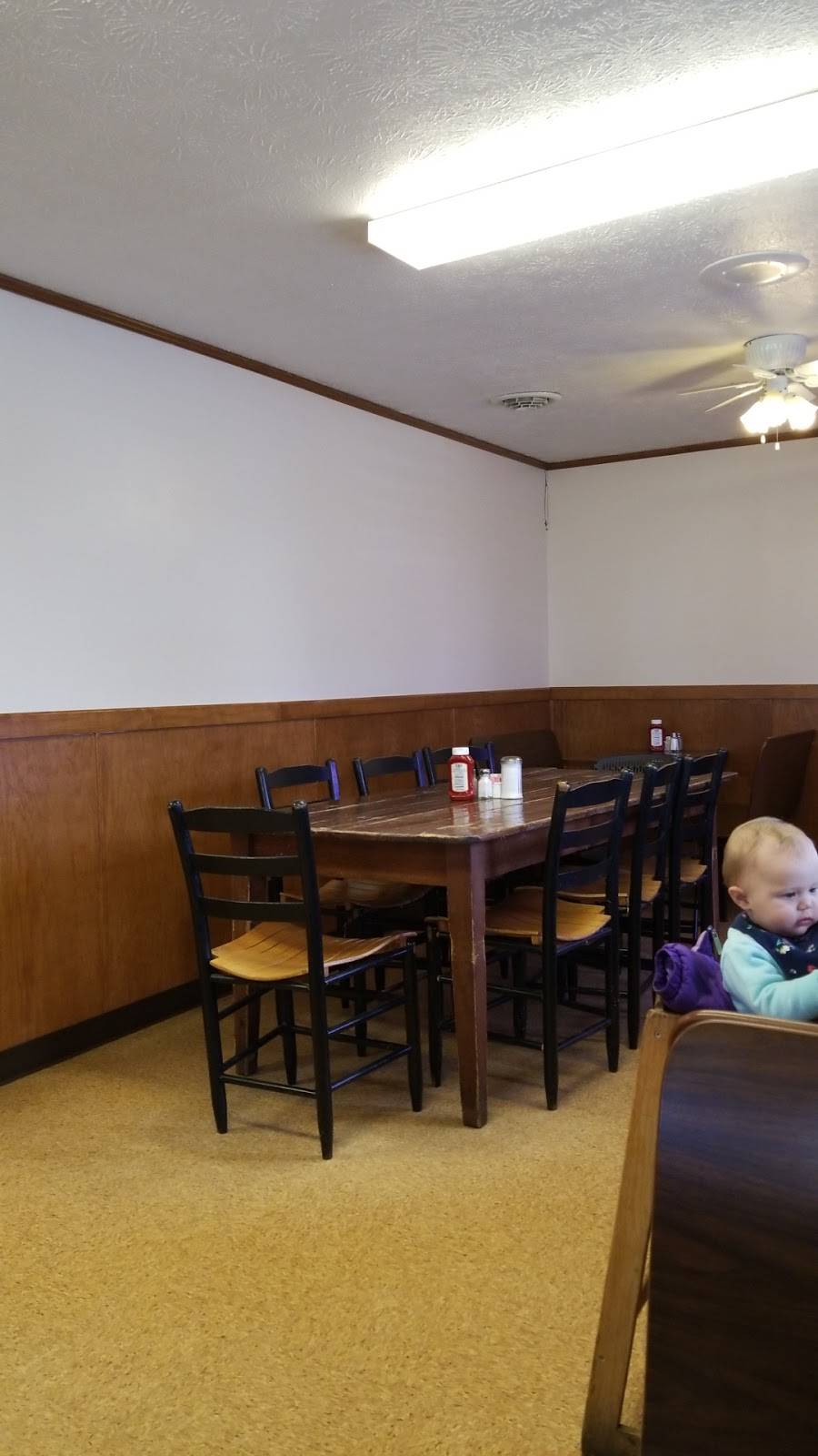 Country Kitchen | restaurant | 100 N Main St, Rural Retreat, VA 24368, USA | 2766864911 OR +1 276-686-4911