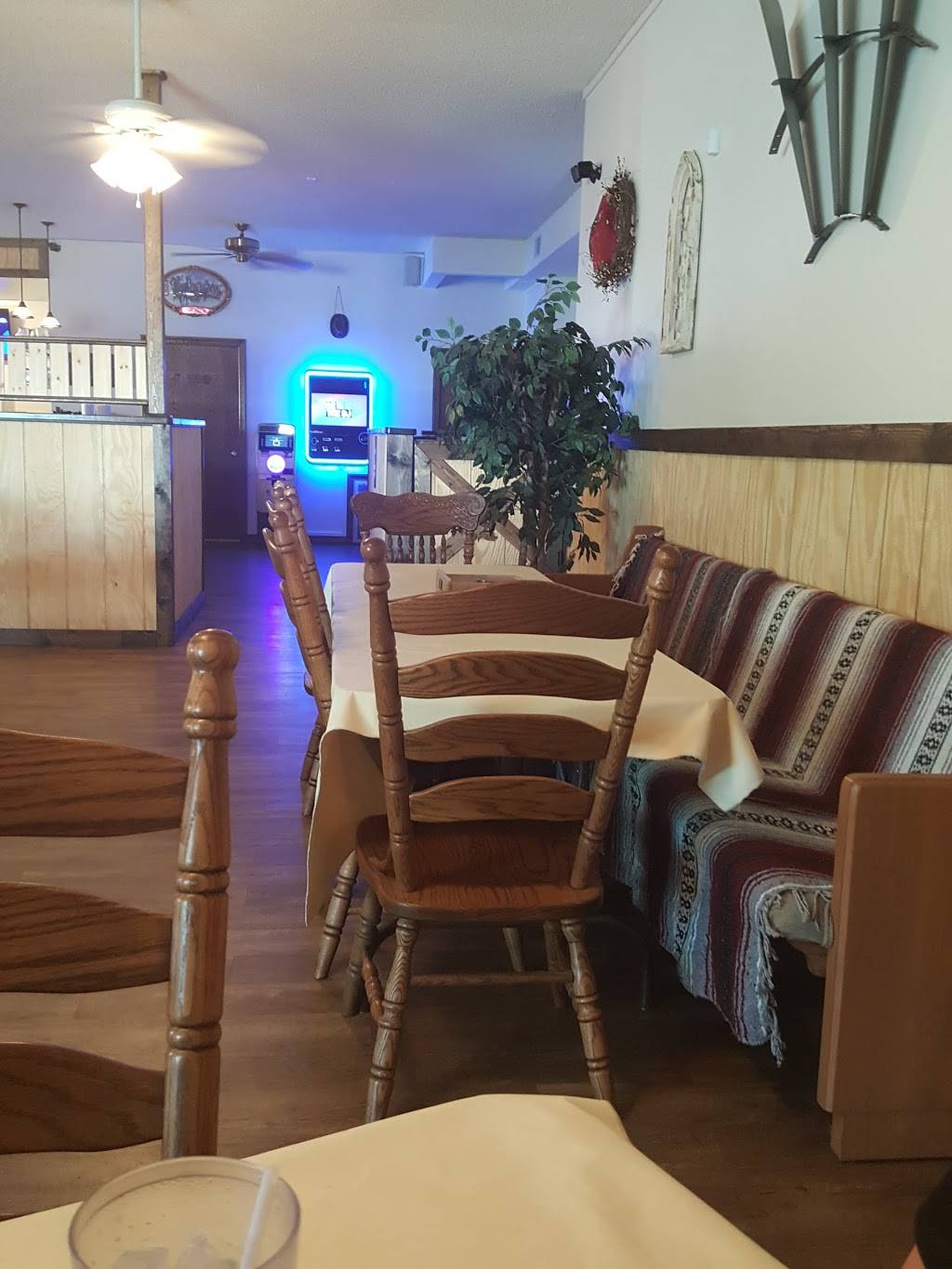 Angelas Food & Spirits | restaurant | 120 N Walnut St, Arthur, IL 61911, USA | 2175434059 OR +1 217-543-4059
