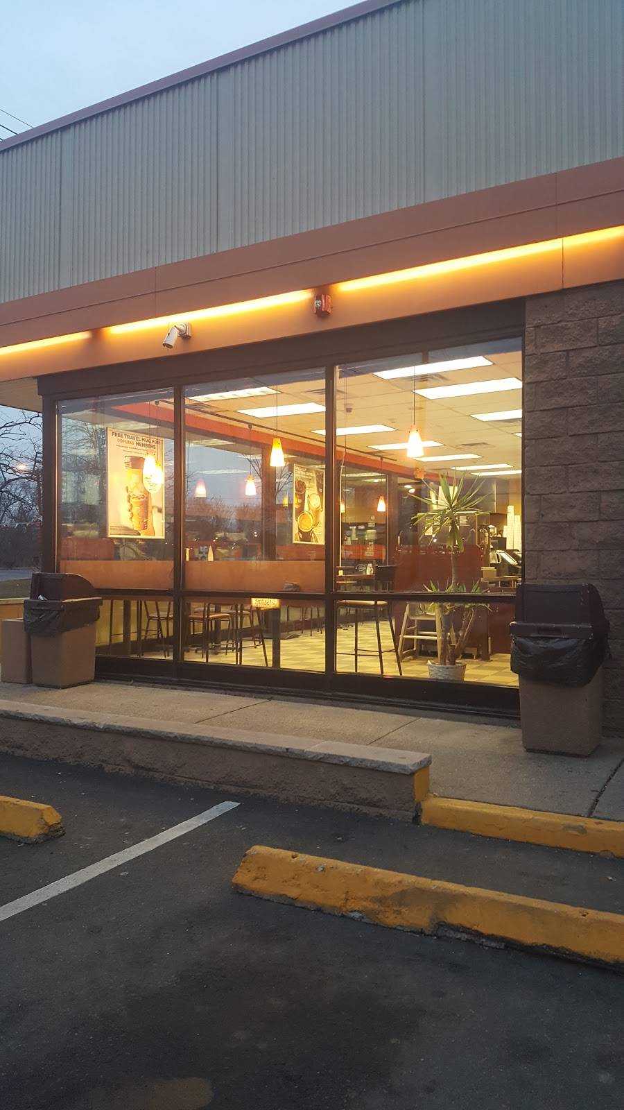 Dunkin Donuts | cafe | 39 E 33rd St, Paterson, NJ 07514, USA | 9733451535 OR +1 973-345-1535