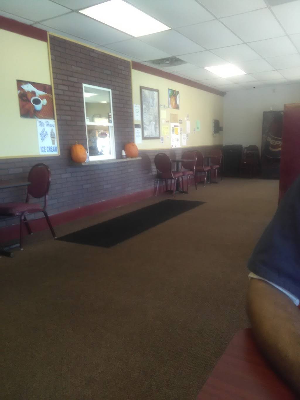 Charlows Grill | restaurant | 3103 Oxford St, Fort Wayne, IN 46806, USA | 2607458313 OR +1 260-745-8313