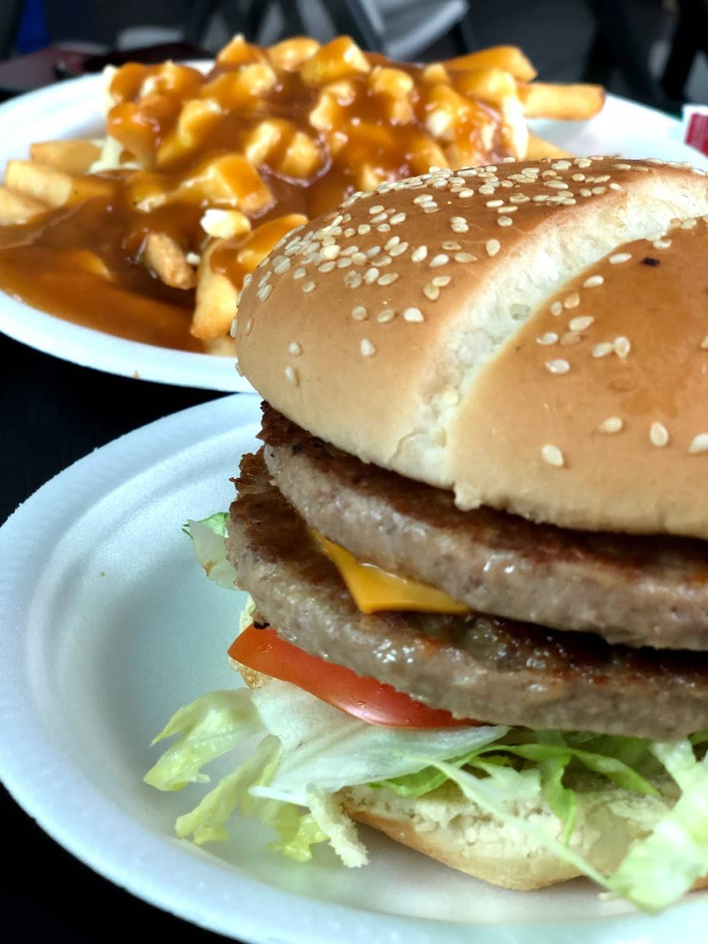 Buffalo Bill Wings | restaurant | 139 Boulevard Curé-Poirier O, Longueuil, QC J4J 3T3, Canada | 5149484444 OR +1 514-948-4444