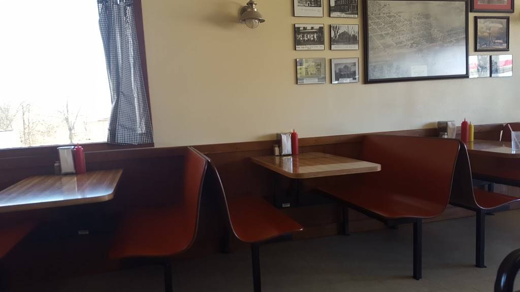 Strates Drive-Inn | restaurant | 405 W 2nd St, Holden, MO 64040, USA | 8167325565 OR +1 816-732-5565
