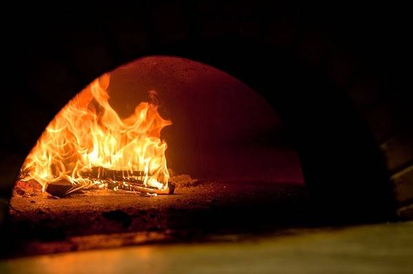 Tarry Lodge Pizza | restaurant | 30 Charles St, Westport, CT 06880, USA | 2035711038 OR +1 203-571-1038