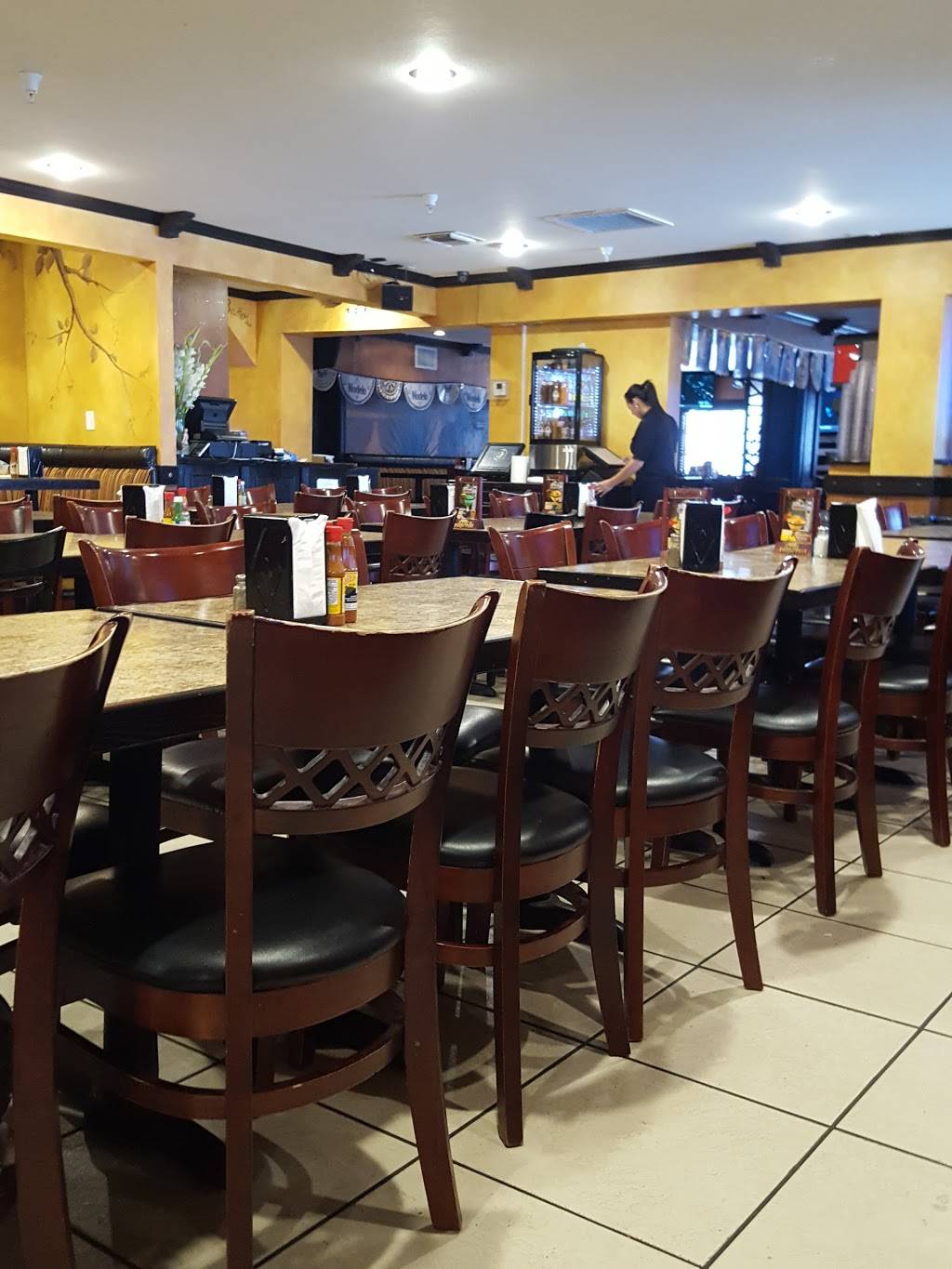 Mariscos Uruapan - Restaurant | 10940 Limonite Ave, Mira Loma, CA 91752, USA