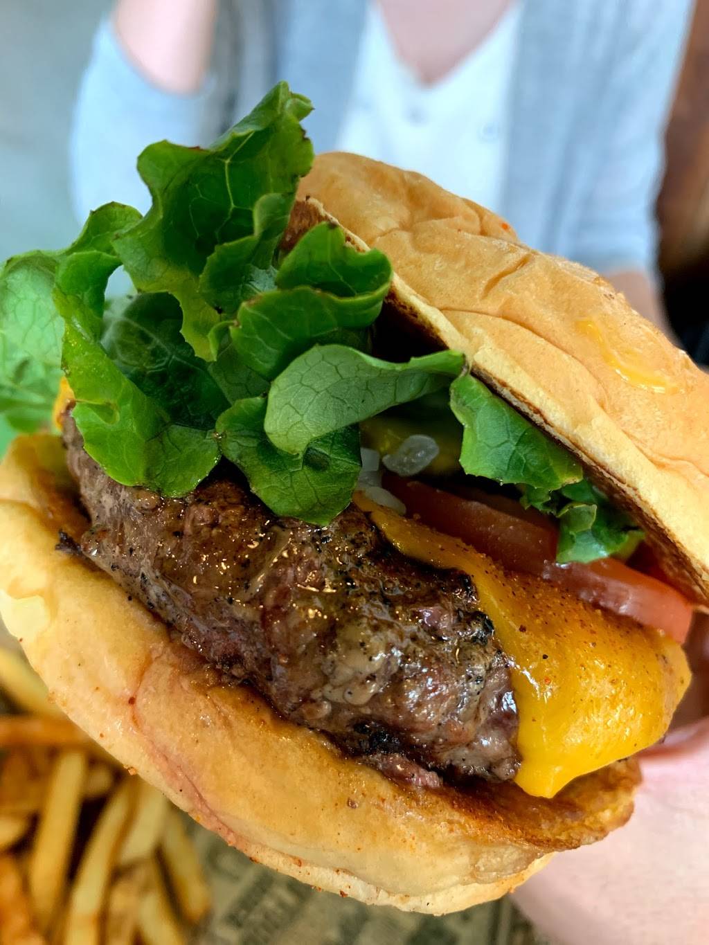 Teddys Bigger Burgers | meal takeaway | 7192 Kalanianaʻole Hwy E124, Honolulu, HI 96825, USA | 8083949100 OR +1 808-394-9100