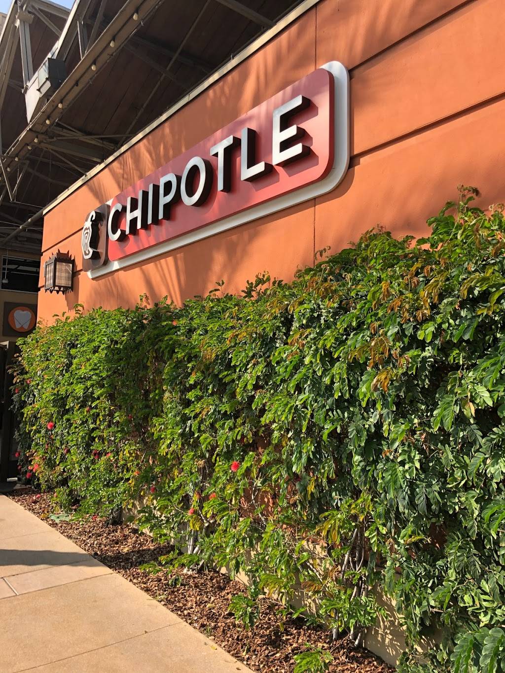 Chipotle Mexican Grill | restaurant | 100 Citadel Dr, Commerce, CA 90040, USA | 3237282268 OR +1 323-728-2268