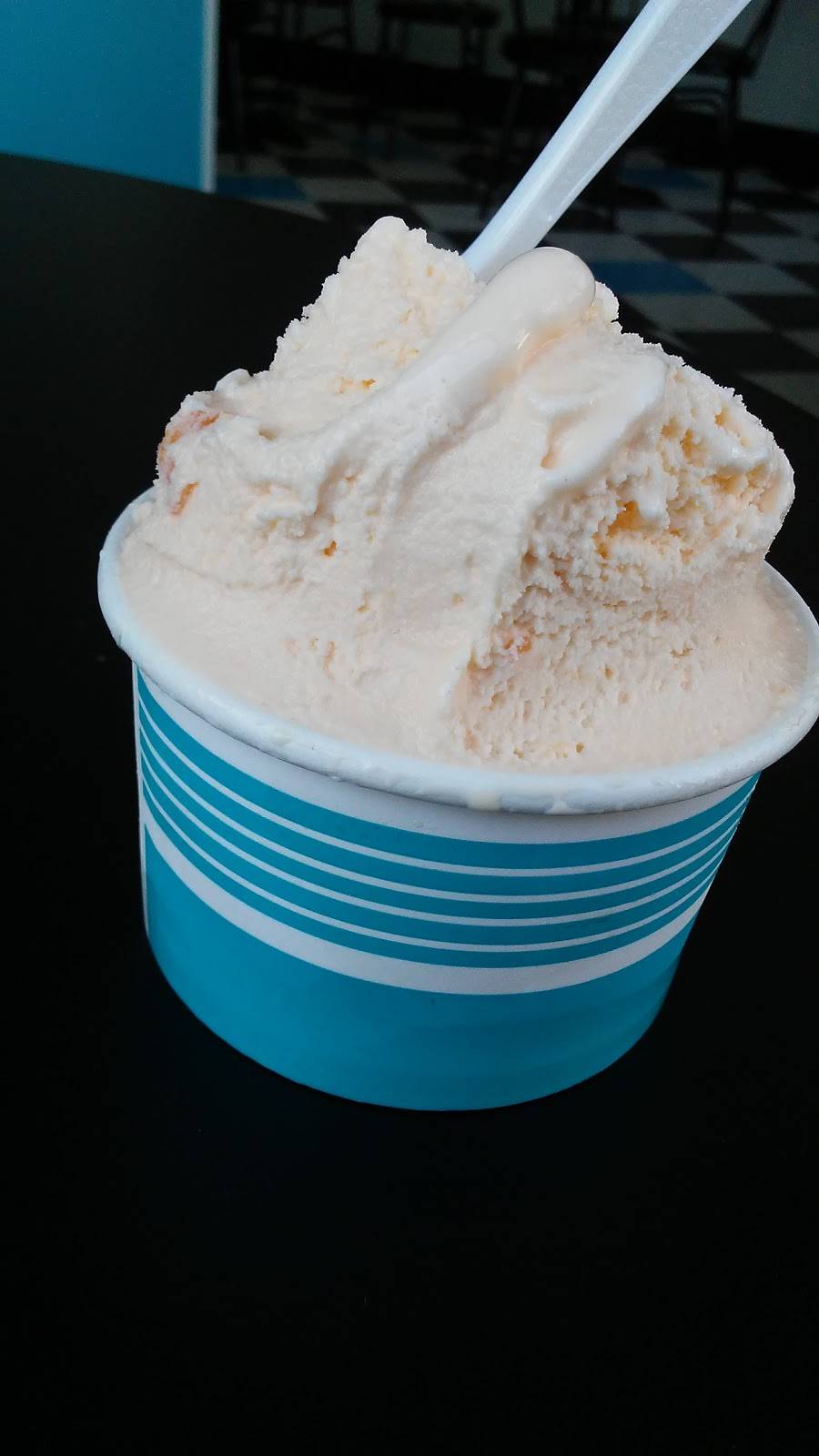B&G Scoops | cafe | 421 N State St, Knob Noster, MO 65336, USA | 6606870800 OR +1 660-687-0800