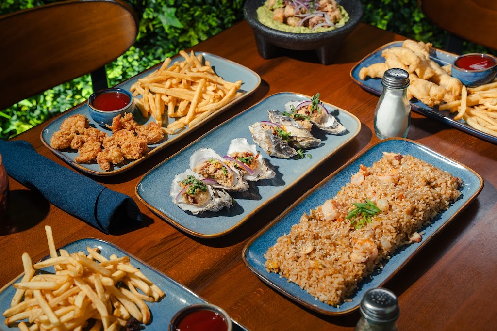 Lapa Lapa Seafood & Drinks 9800 Gateway N Blvd, El
