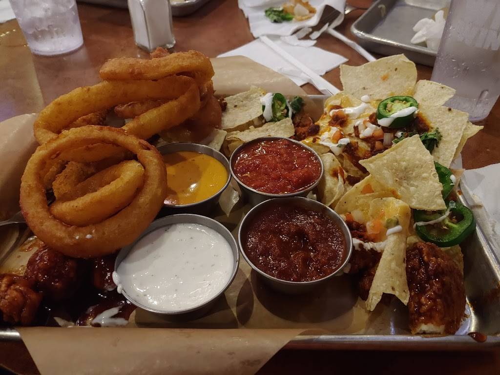Buffalo Wild Wings | meal takeaway | 1040 MN-15, Hutchinson, MN 55350, USA | 3202349453 OR +1 320-234-9453