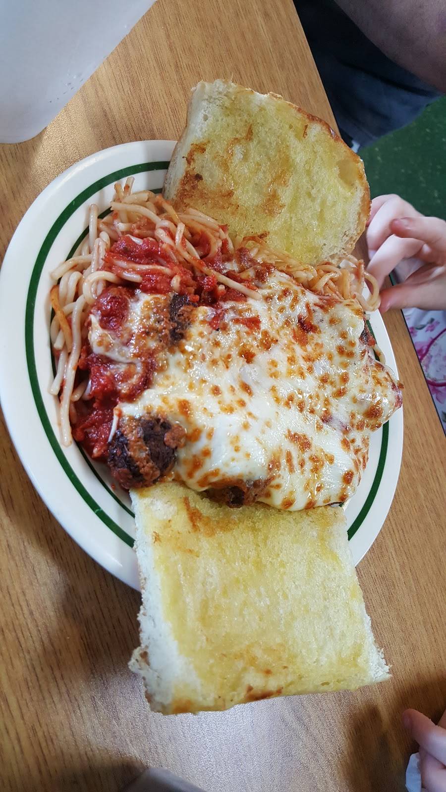 Vicarios Pizza | restaurant | 825 N Main St, Bellefontaine, OH 43311, USA | 9375994511 OR +1 937-599-4511