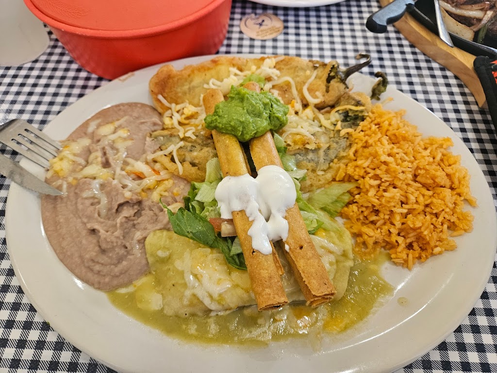 El Rinconcito Mexican Kitchen | restaurant | 301 Main St, Fabens, TX 79838, USA | 9155496518 OR +1 915-549-6518