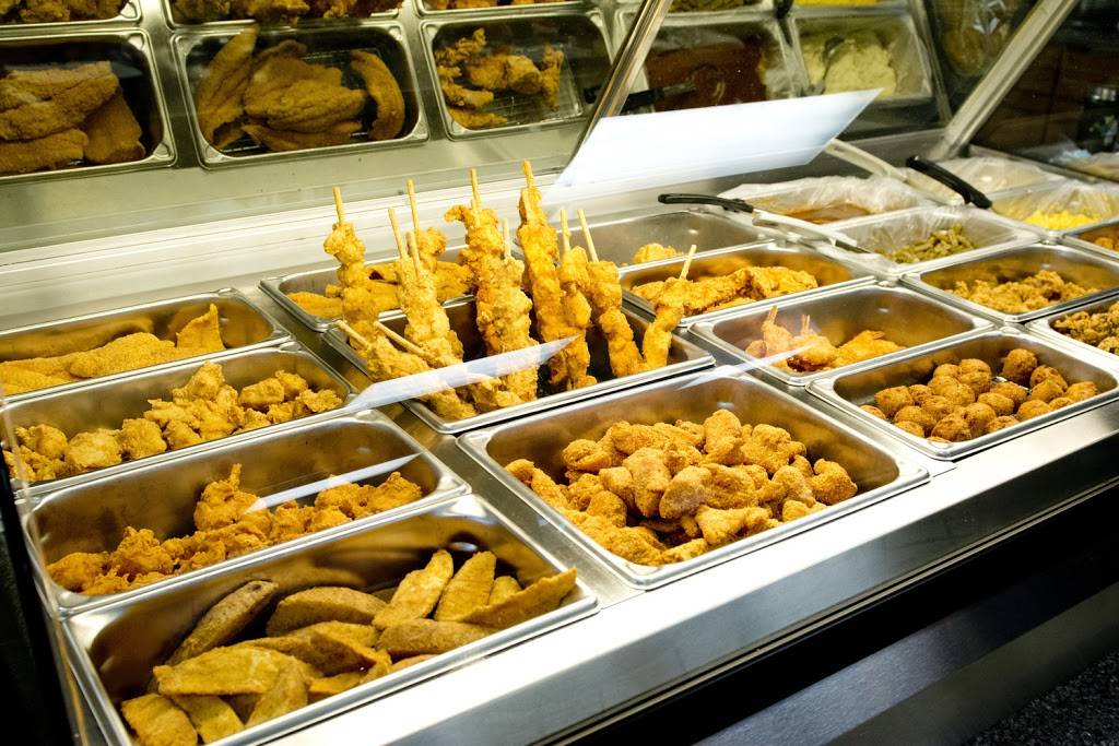 Champs Chicken | meal takeaway | 250 16th Ave SW, Cedar Rapids, IA 52404, USA | 3193643835 OR +1 319-364-3835